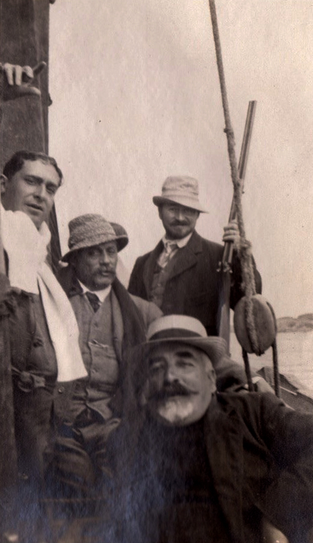 Des images historiques du public assistant à la fête nautique